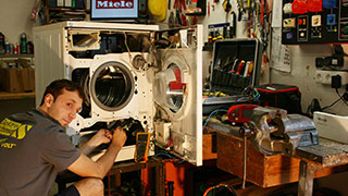 Reparatur einer Waschmaschine vom Profi